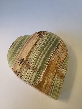 Green Onyx(Calcite) Heart-Shaped Hand Carved Stone Paperweight Pakistan